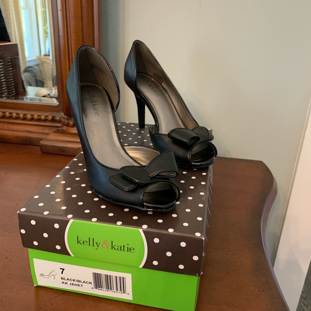 Kelly & Katie black heels size 7